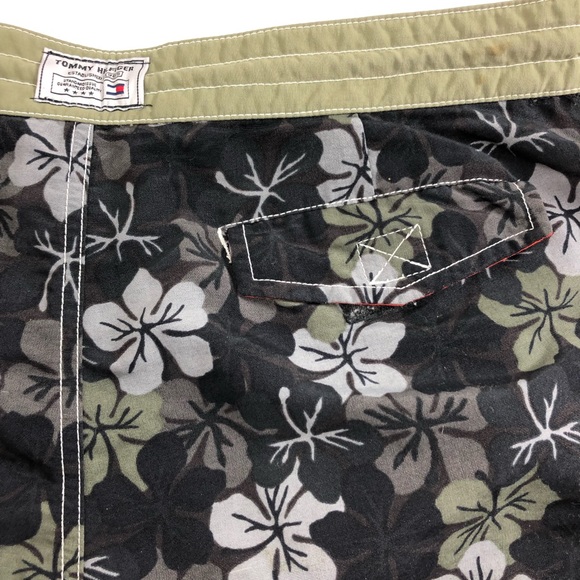 Tommy Hilfiger camo Floral swim shorts. XL - Picture 6 of 6